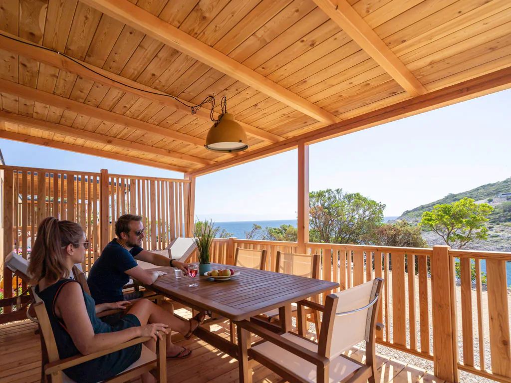 sunlodge-catalpa-panaramic-sea-view-mobile-home-exterior-terrace