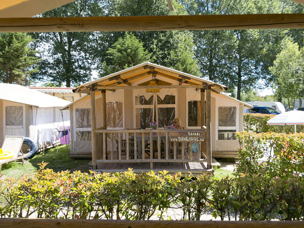 sunlodge-safari-mobile-home-exterior-front-view-ii