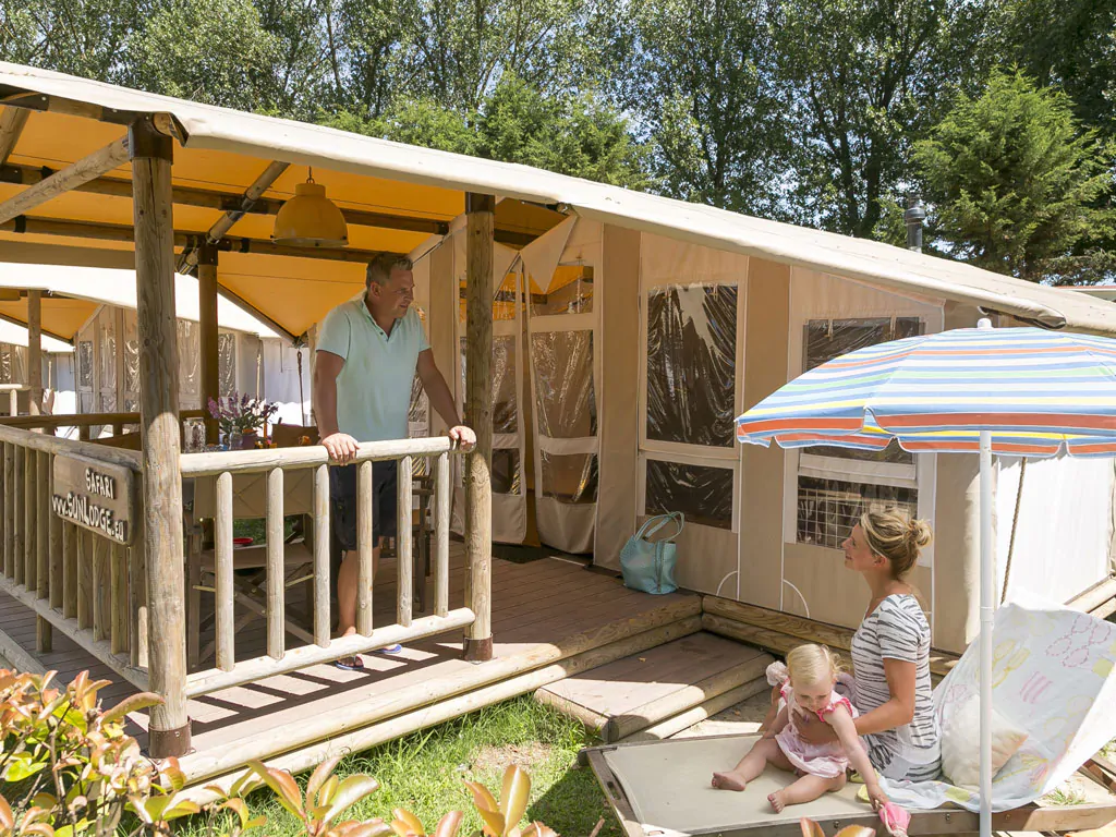 sunlodge-safari-mobile-home-exterior-front-view-iii