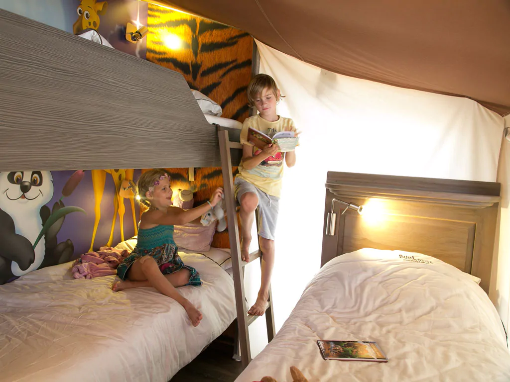 sunlodge-safari-mobile-home-interior-bunk-bed