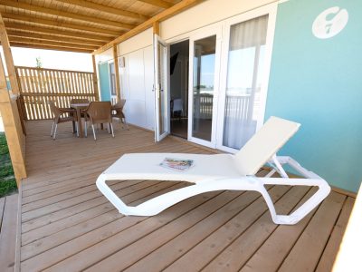 terme-catez-mobile-home-42-exterior-sun-lounges