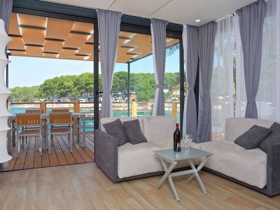 camping-cikat-inerior-of-freedhome-sea-view