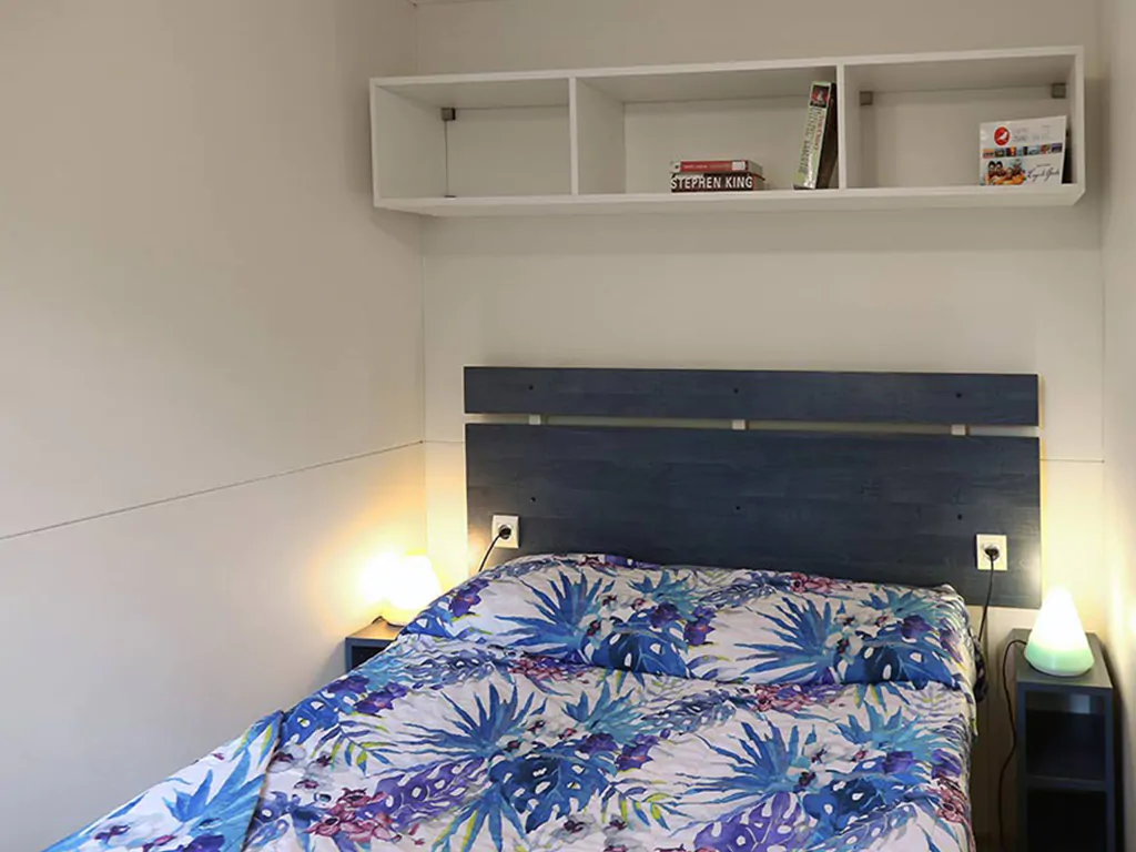 campsite-cisano-san-vito-mobile-home-rubino-lux-interior-bedroom