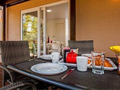 campsite-klenovica-mobile-home-family-exterior-terrace-2