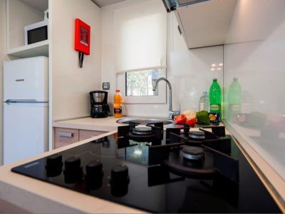 campsite-klenovica-mobile-home-family-interior-kitchen