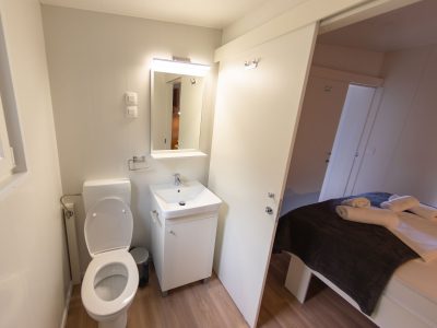 campsite-klenovica-mobile-home-panorama-interior-bathroom-suite