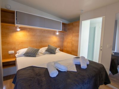 campsite-klenovica-mobile-home-panorama-interior-bedroom-double-bed