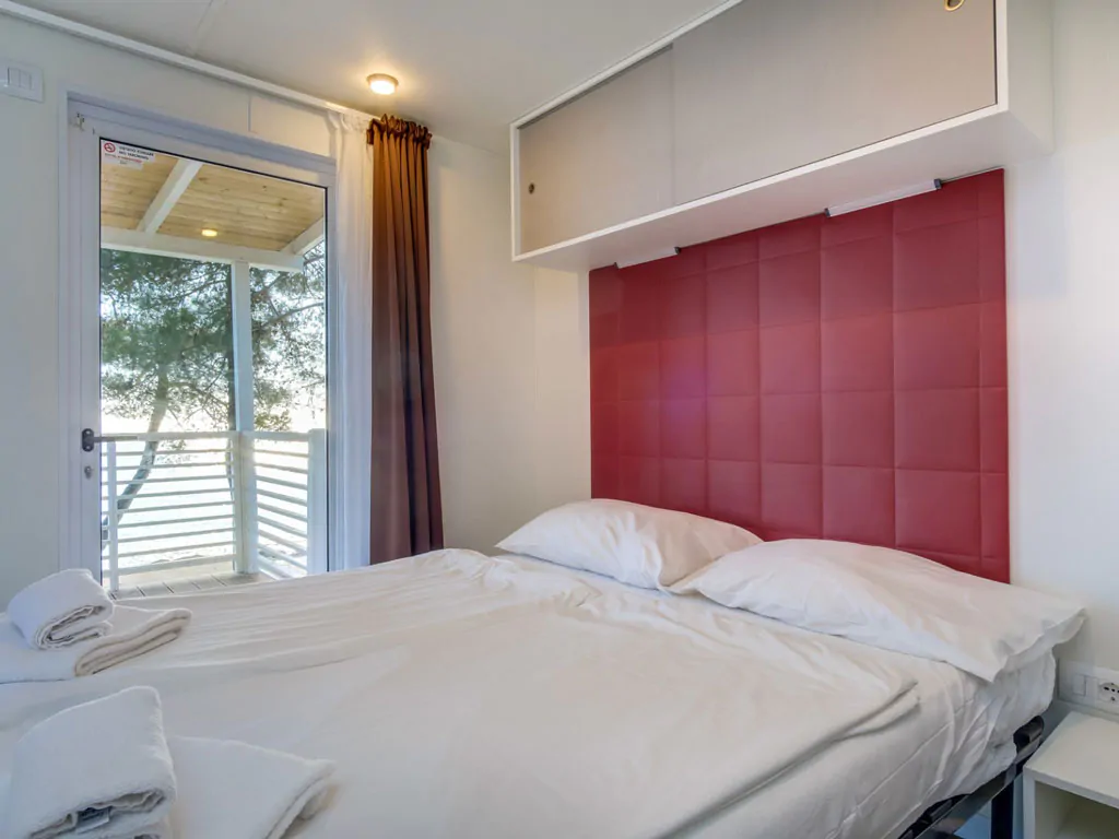 cikat-a-mare-interior-double-bed
