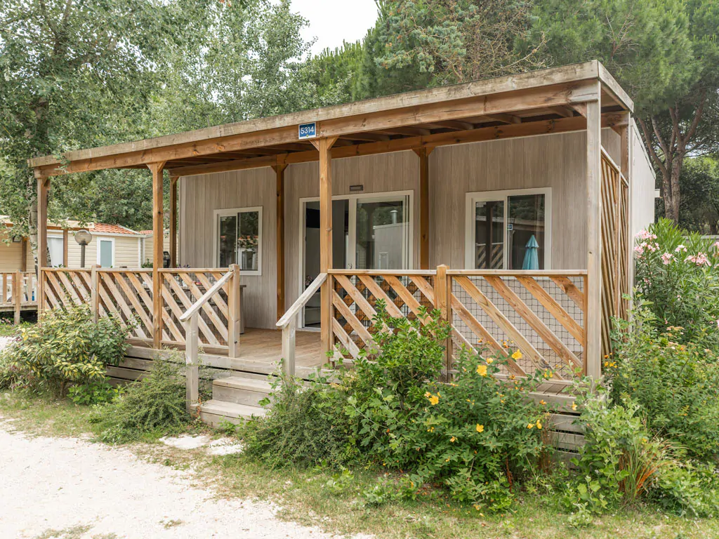 jesolo-family-resort-mobile-home-lodge-superior-dog-exterior-mobile-home-view
