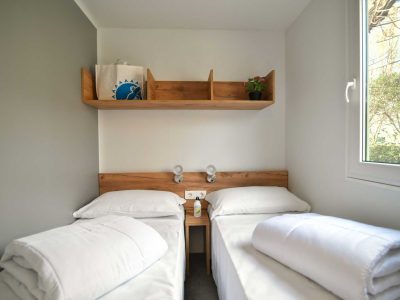 la-risacca-family-collection-lodge-deluxe-family-interior-bedroom-single-beds