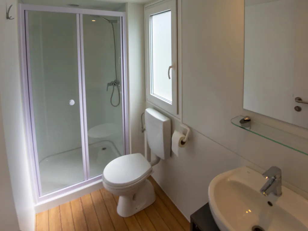 mobile-home-classic-interior-bath-room