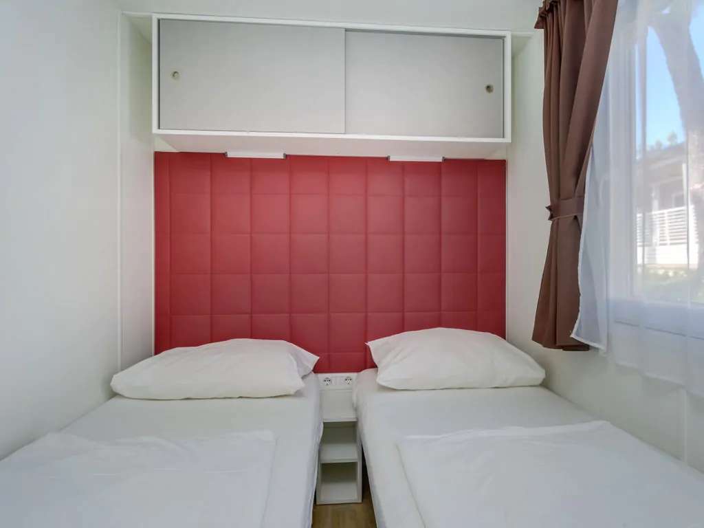 mobile-home-i-mare-interior-single-beds