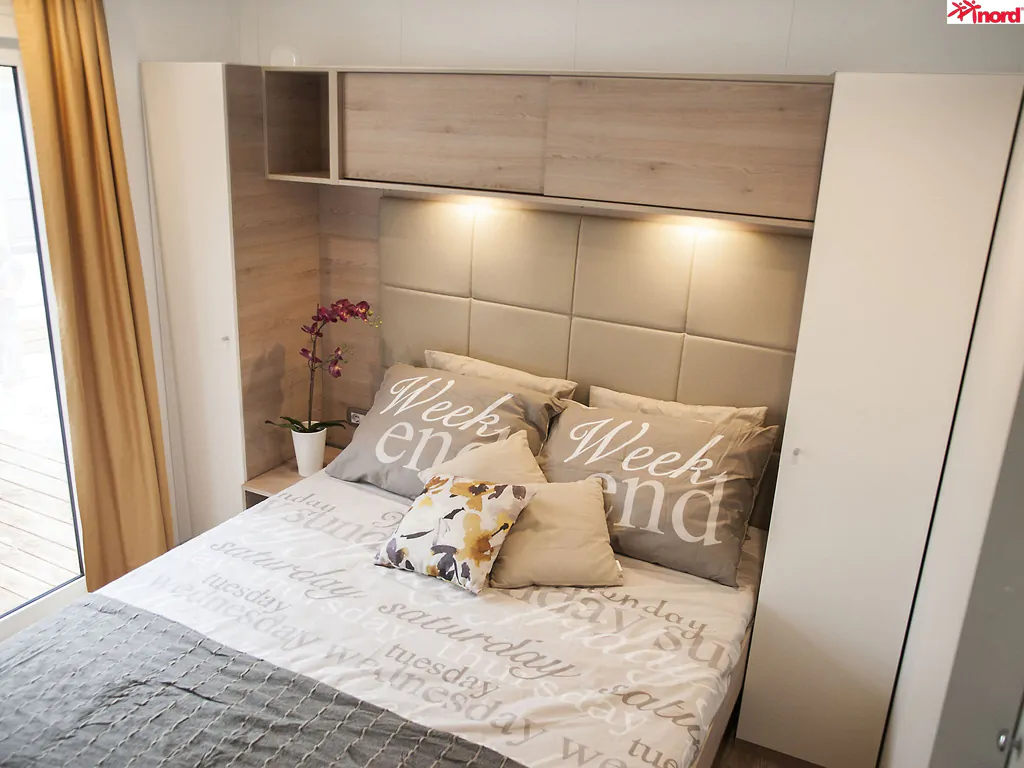 mobile-home-trend-interior-double-bed