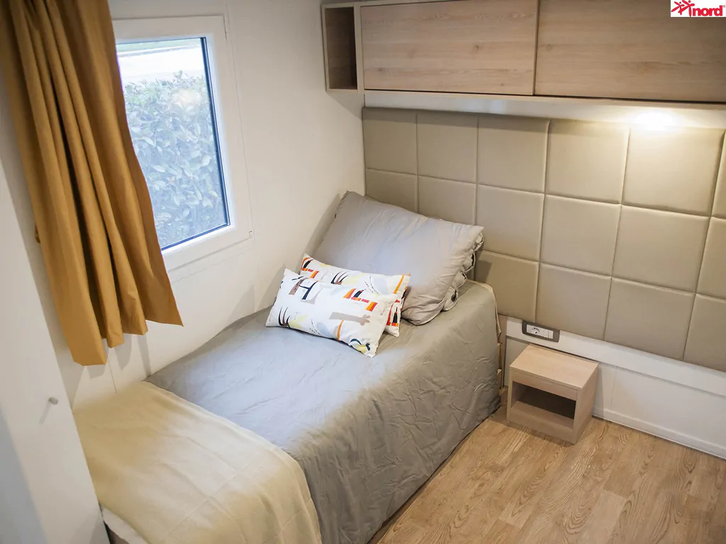 mobile-home-trend-interior-single-bed