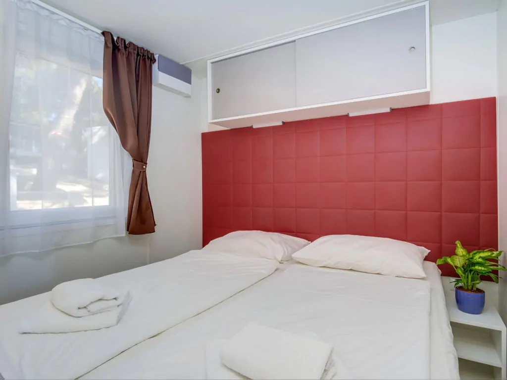 mobile-home-type-i-interior-double-bed