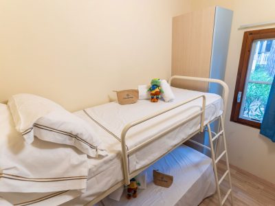 orbetello-family-collection-chalet-comfort-dog-interior-bedroom-bunk-bed