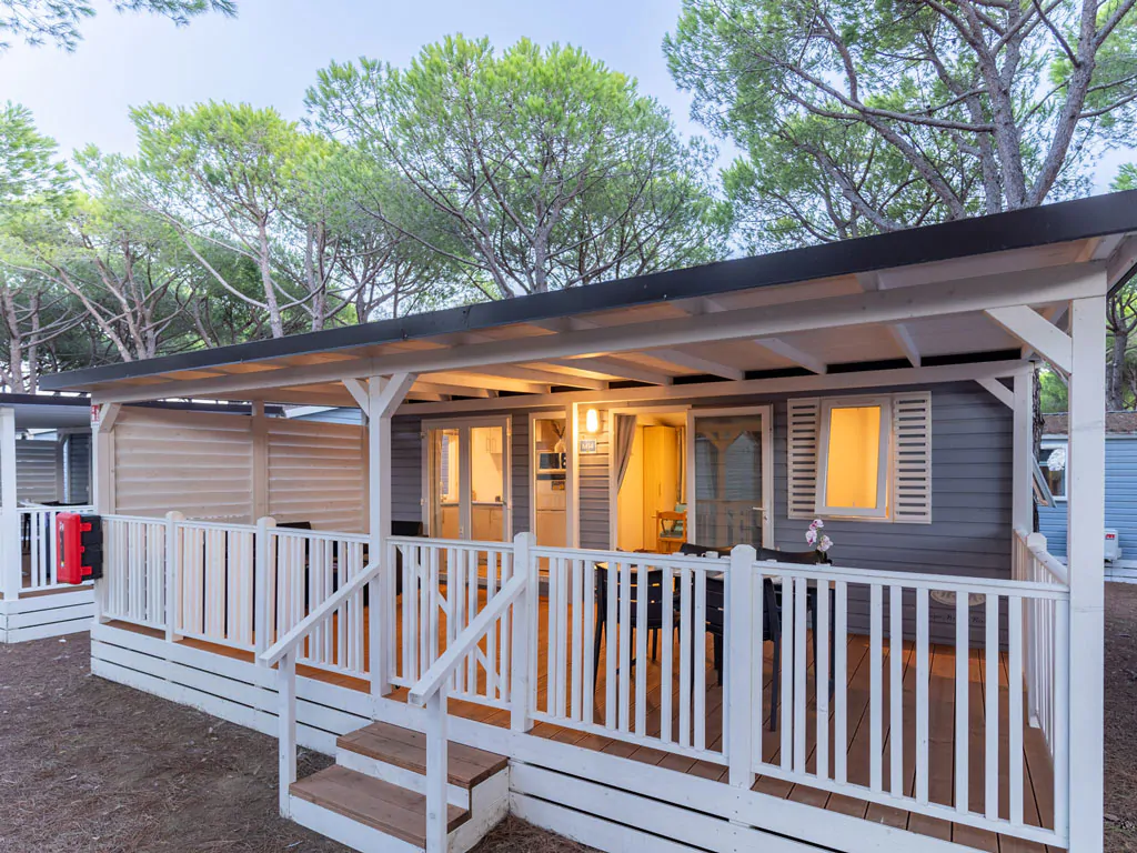 orbetello-family-collection-lodge-comfort-dog-exterior-mobile-home