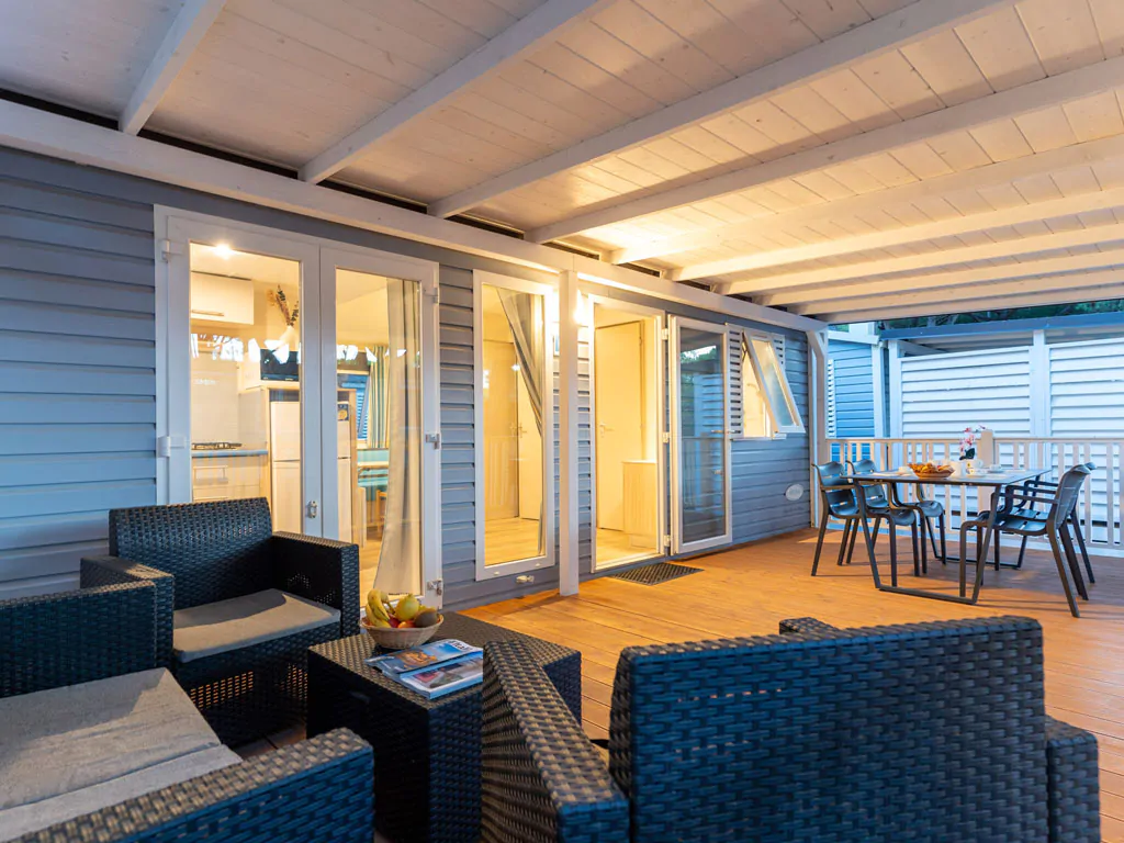 orbetello-family-collection-lodge-comfort-dog-exterior-terrace