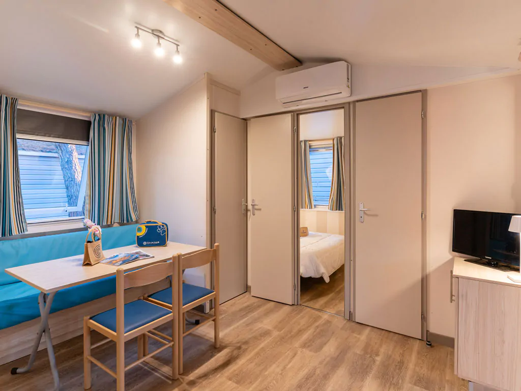 orbetello-family-collection-lodge-comfort-dog-interior-living-room-table