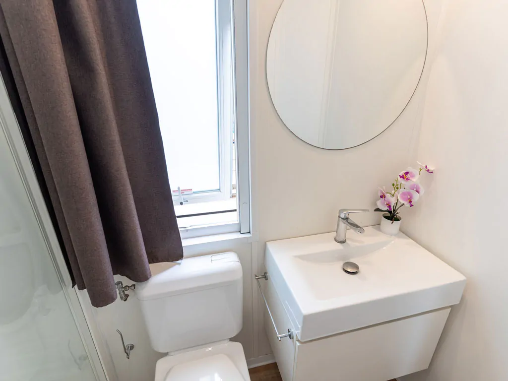 orbetello-family-collection-lodge-superior-family-interior-bathroom-sink