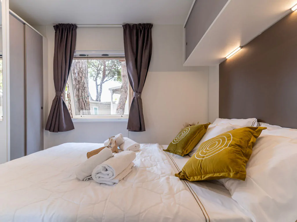 orbetello-family-collection-lodge-superior-family-interior-bedroom-double-bed-view