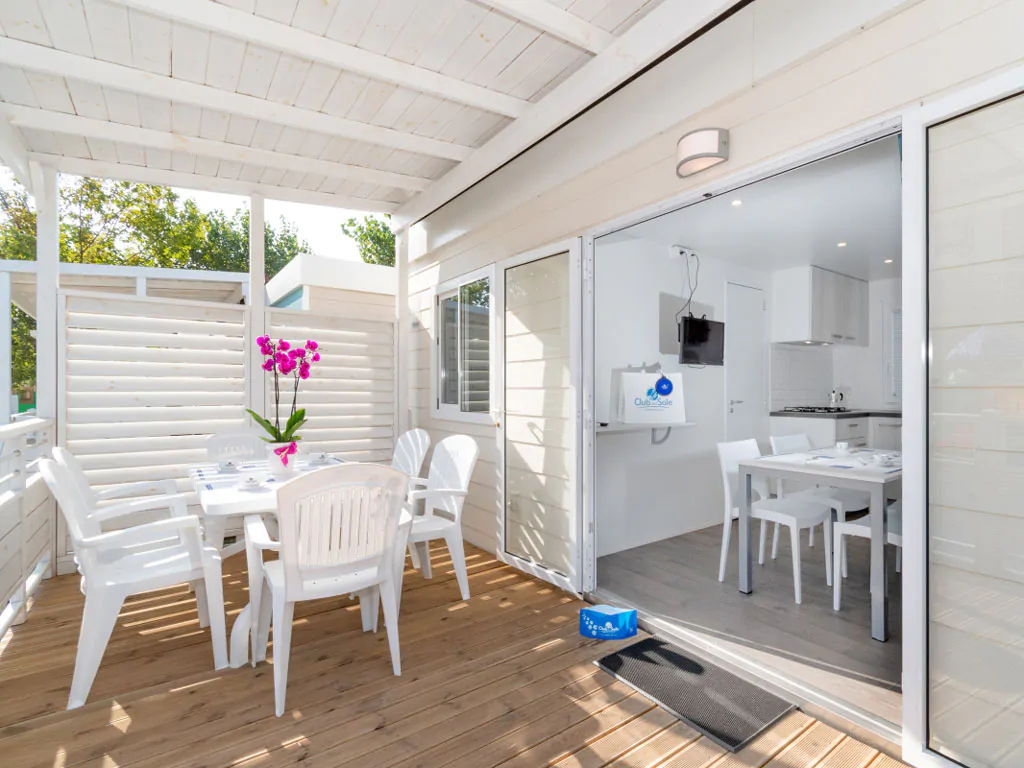 romagna-family-resort-lodge-comfort-dog-exterior-terrace
