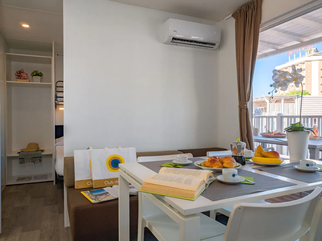 romagna-family-resort-lodge-superior-interior-living-area-dining-table