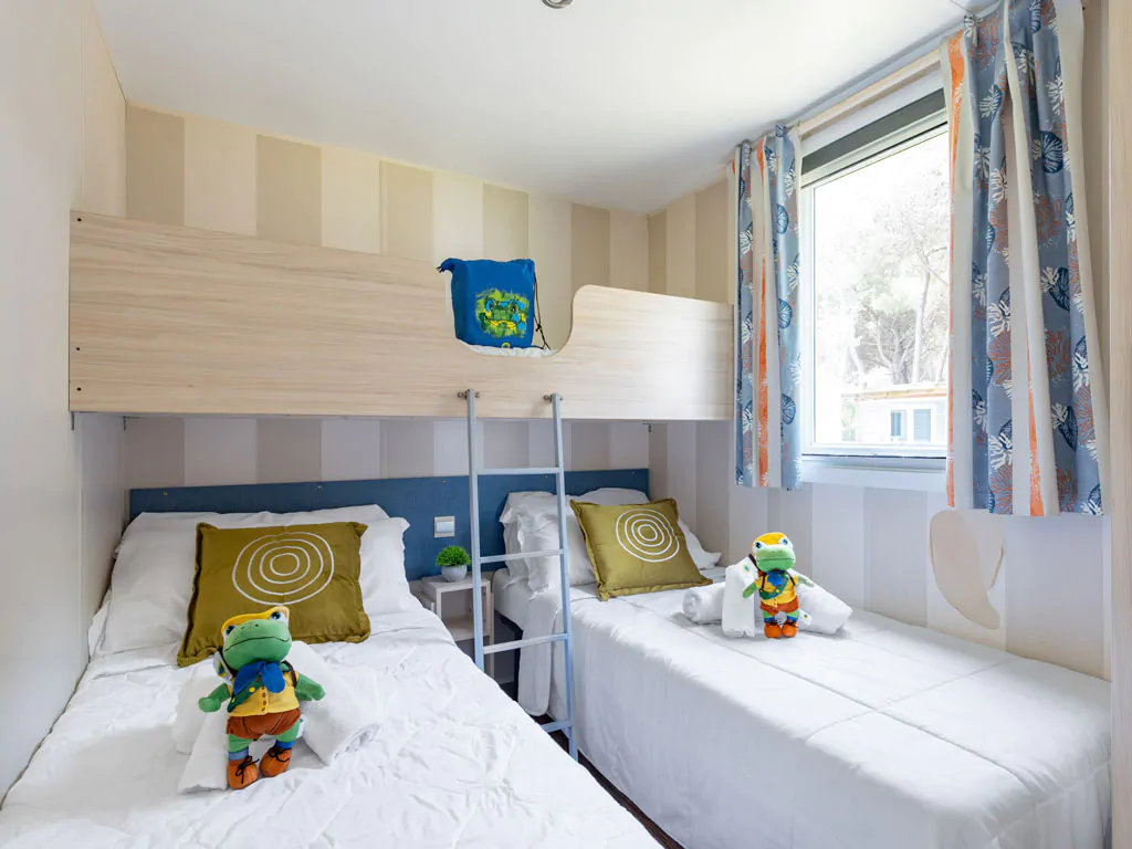 spina-family-collection-lodge-comfort-interior-bedroom-single-beds