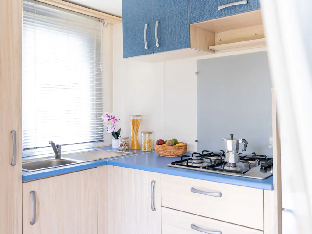 spina-family-collection-lodge-comfort-interior-kitchen-view