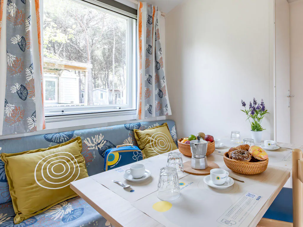 spina-family-collection-lodge-comfort-interior-living-room-table