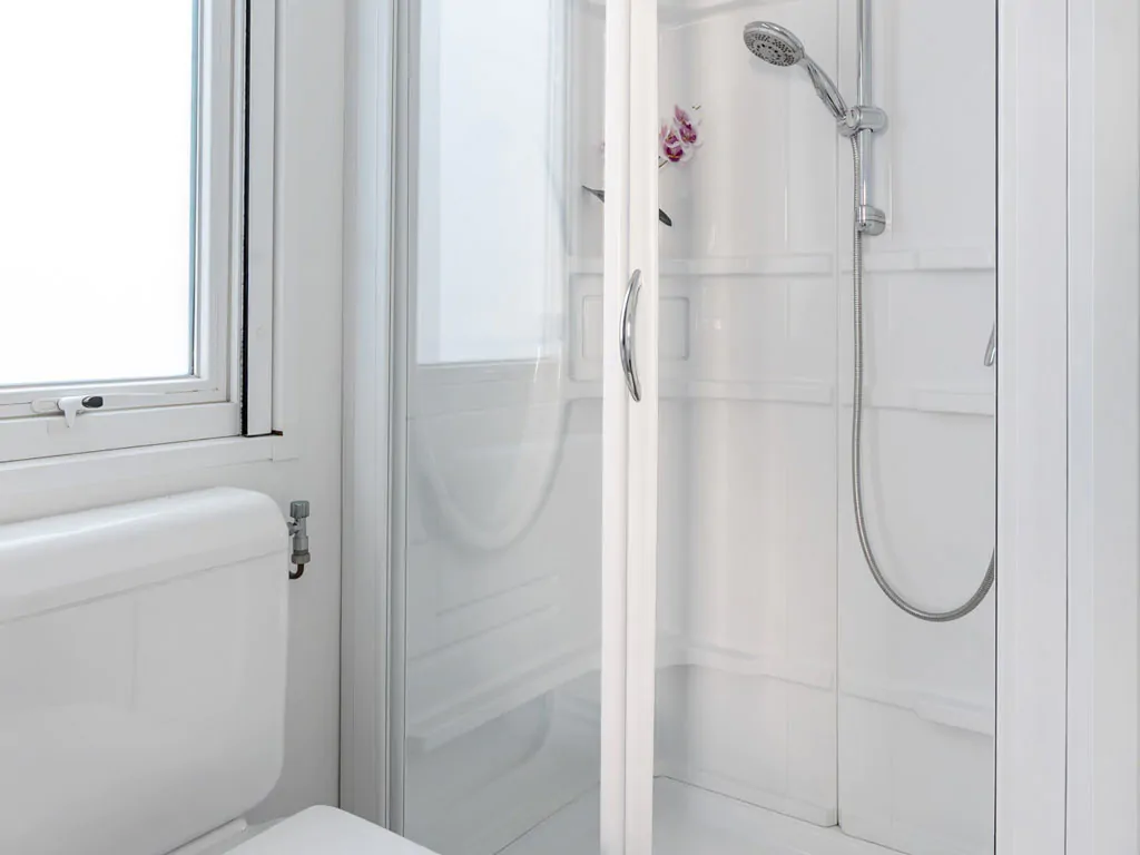 spina-family-collection-lodge-deluxe-family-interior-bathroom-shower