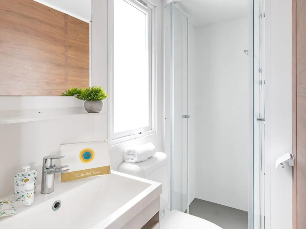 spina-family-collection-lodge-superior-interior-bathroom-view