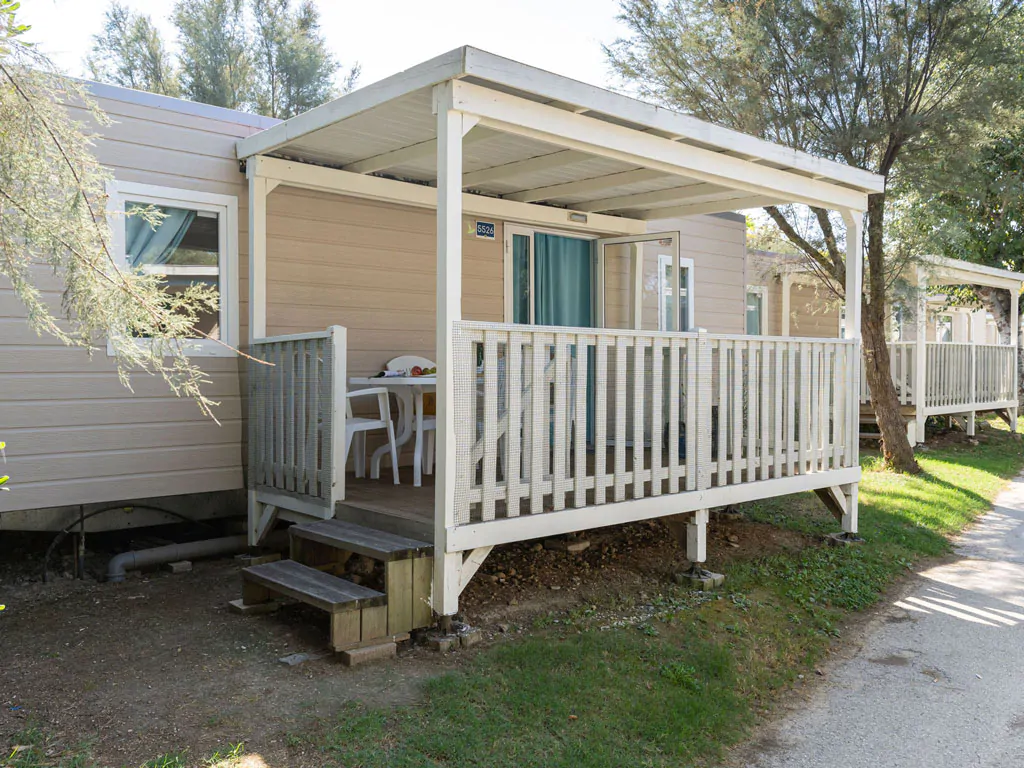 stork-family-collection-lodge-superior-dog-exterior-mobile-home-view