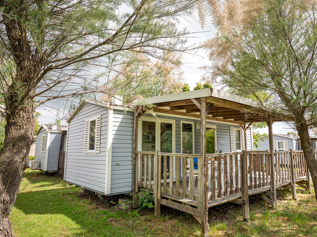 vigna-sul-mar-family-collection-mobile-home-lodge-comfort-dog-exterior-terrace-view