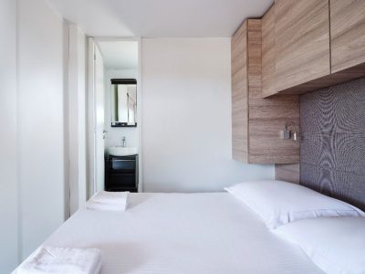 amadria-park-sibenik-family-luxury-mobile-home-interior-bedroom