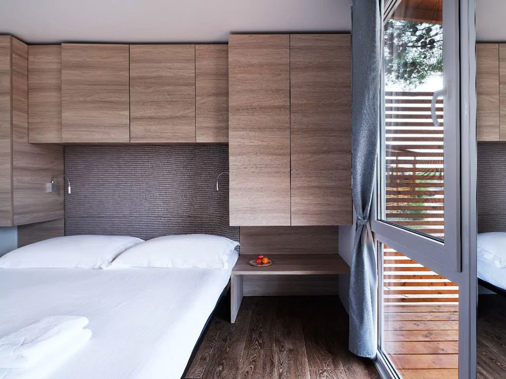 amadria-park-sibenik-family-luxury-mobile-home-interior-bedroom-ii