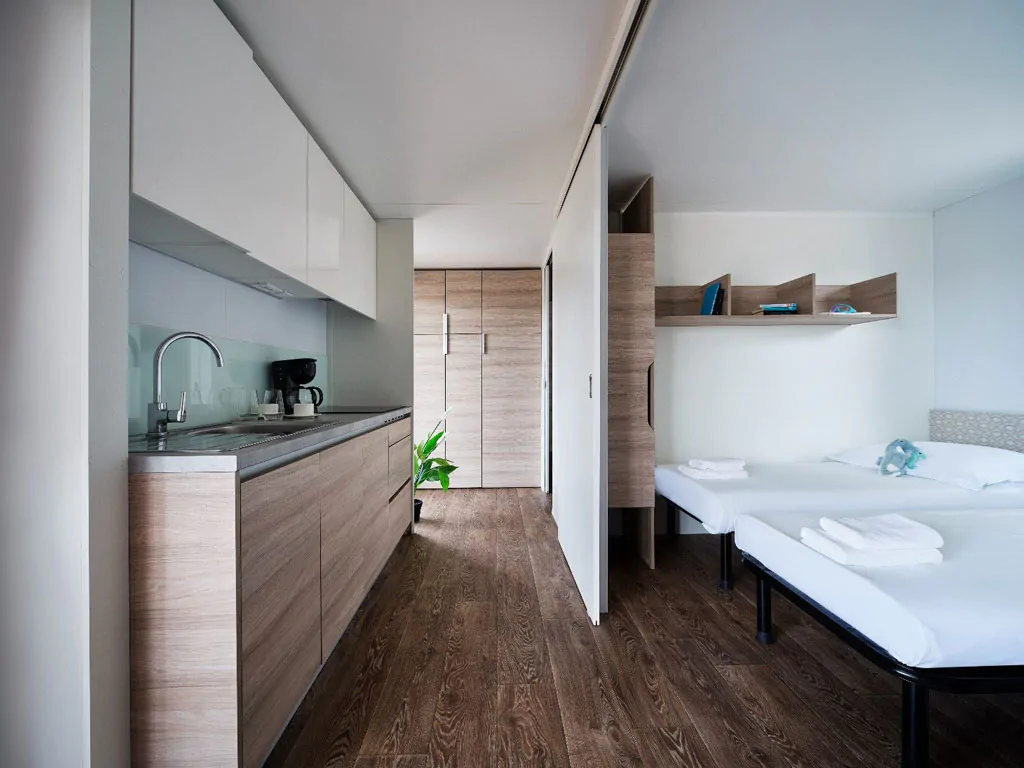 amadria-park-sibenik-family-luxury-mobile-home-interior-bedroom-kitchen