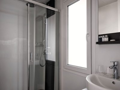 amadria-park-sibenik-luxury-mobile-home-marina-interior-bathroom