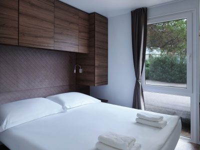 amadria-park-sibenik-luxury-mobile-home-marina-interior-bedroom