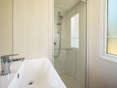 brioni-sunny-camping-mobile-home-brioni-superior-home-for-4-1-interior-bathroom