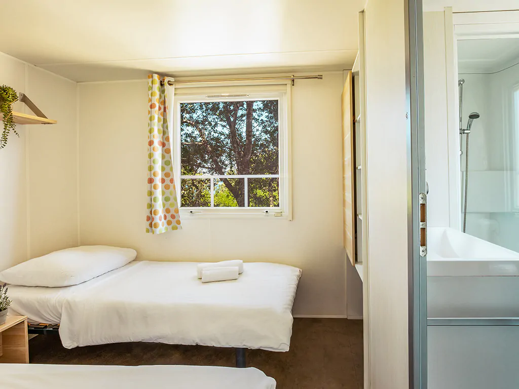 brioni-sunny-camping-mobile-home-brioni-superior-home-for-4-1-interior-bedroom-single-beds