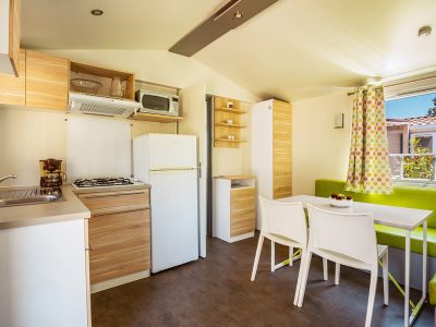 brioni-sunny-camping-mobile-home-brioni-superior-home-for-4-1-interior-kitchen