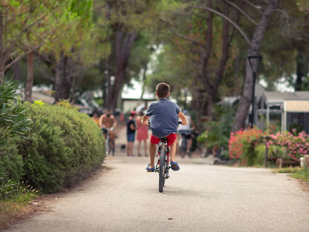 camping-residence-punta-spin-exterior-bike-ride