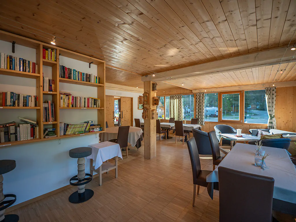 camping-sass-dlacia-restaurant-living-room