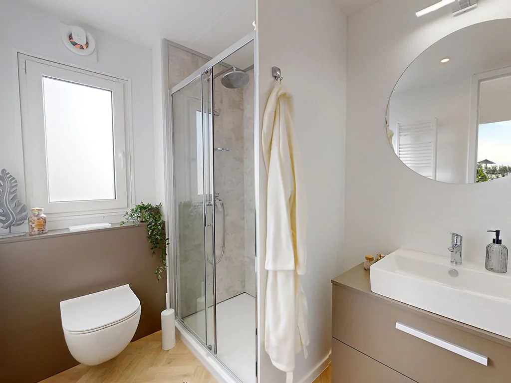 campsite-phalaris-mobile-home-marinus-deluxe-camping-villa-interior-bathroom