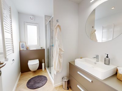 campsite-phalaris-mobile-home-pinus-premium-single-beds-bathroom