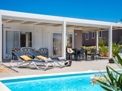 campsite-terra-park-phalaris-pinus-camping-villa-lux-pool-view