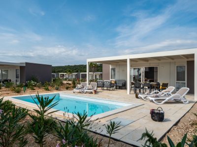 campsite-terra-park-phalaris-pinus-camping-villa-pool-view