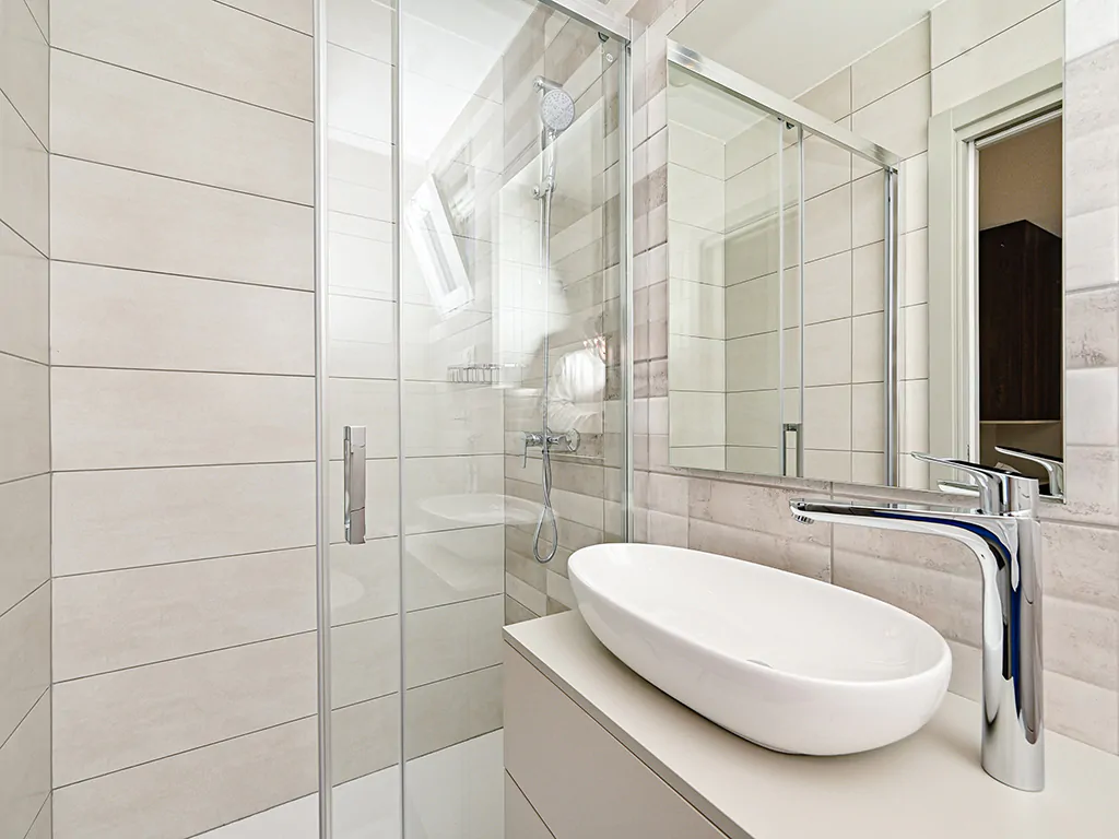campsite-tiha-silo-mobile-home-deluxe-sea-view-bathroom