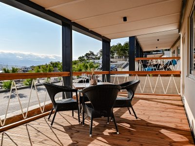 campsite-tiha-silo-mobile-home-deluxe-sea-view-terrace